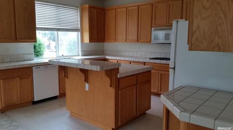 1305 Thoroughbred St, Patterson, CA 95363 photo 6