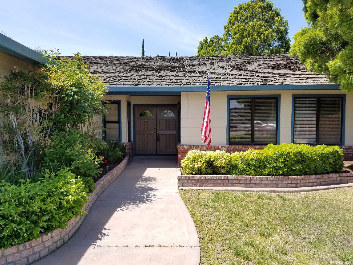1587 Liverpool Ct, Manteca, CA 95336 photo 2