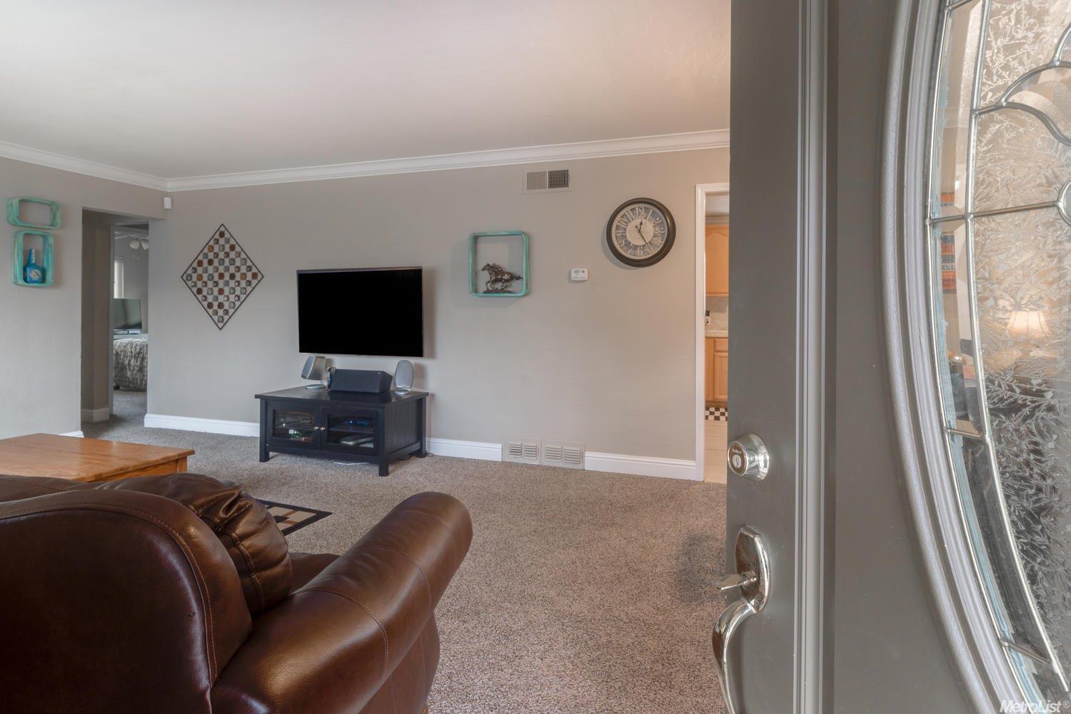1801 Elmhurst Dr, Modesto, CA 95350 photo 4