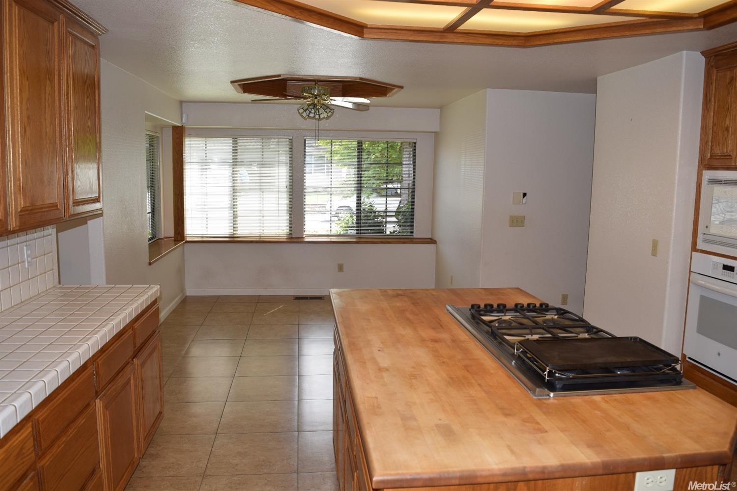 940 Country Club Cir, Ripon, CA 95366 photo 7