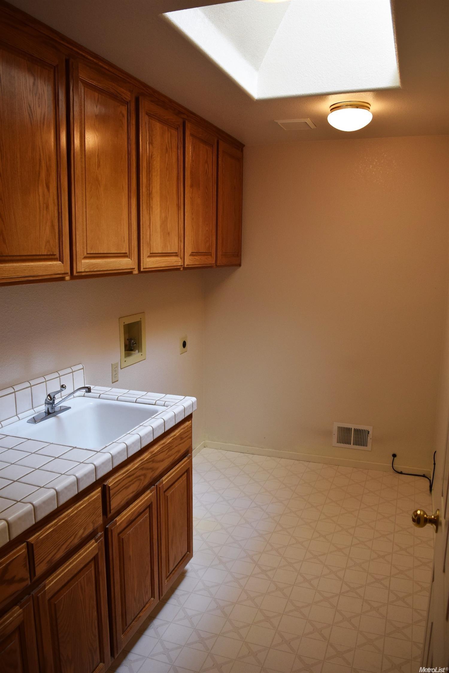 940 Country Club Cir, Ripon, CA 95366 photo 14