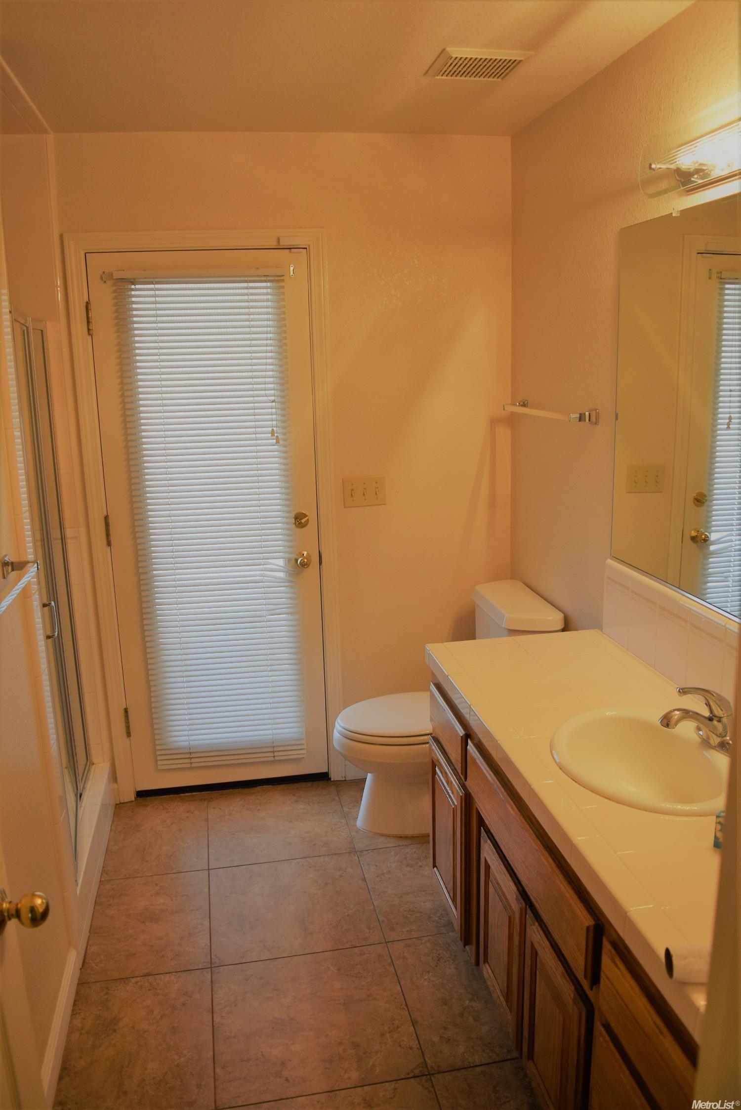 940 Country Club Cir, Ripon, CA 95366 photo 18