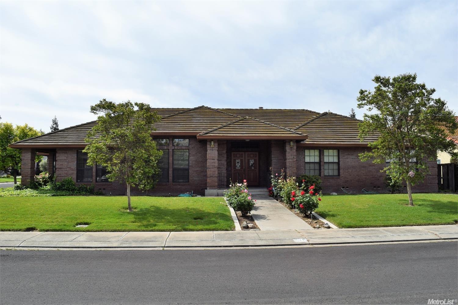940 Country Club Cir, Ripon, CA 95366 photo 1
