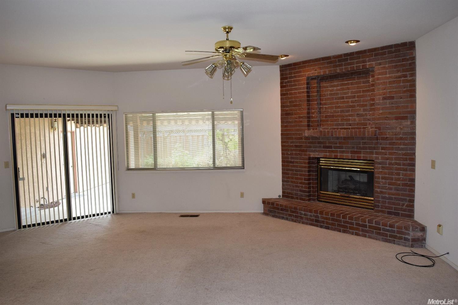 940 Country Club Cir, Ripon, CA 95366 photo 3