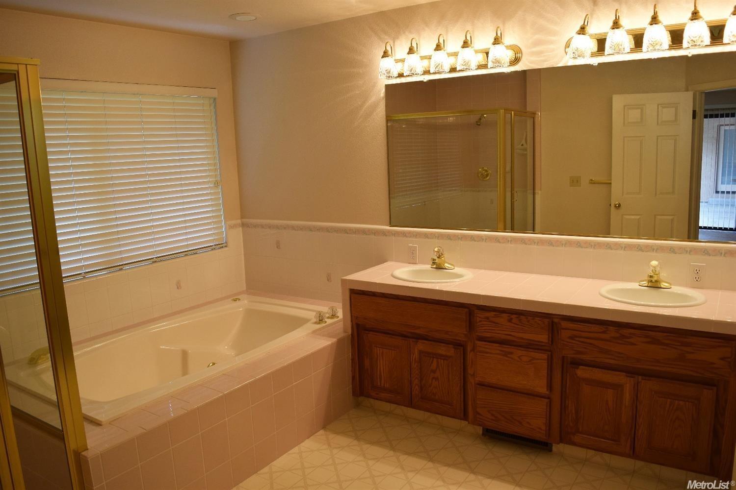 940 Country Club Cir, Ripon, CA 95366 photo 12