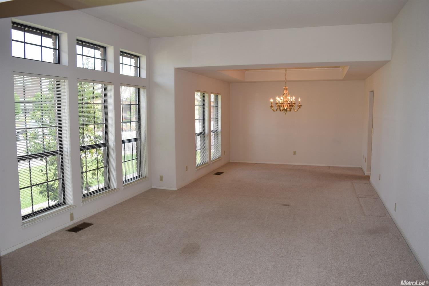 940 Country Club Cir, Ripon, CA 95366 photo 5