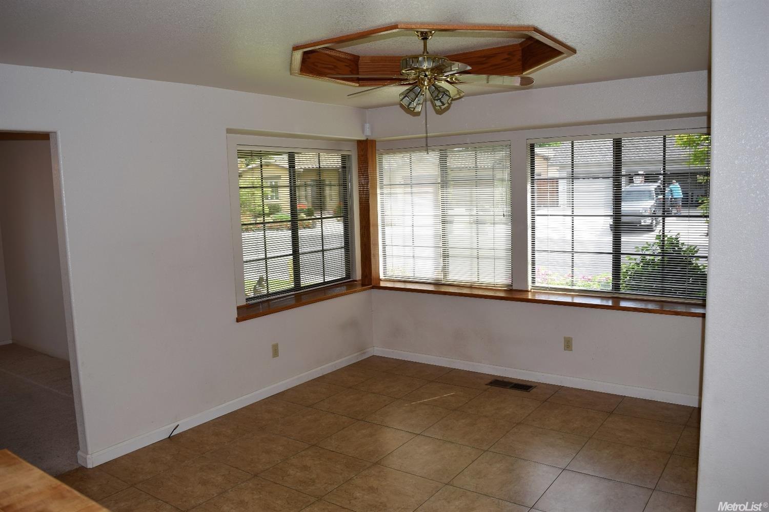 940 Country Club Cir, Ripon, CA 95366 photo 8