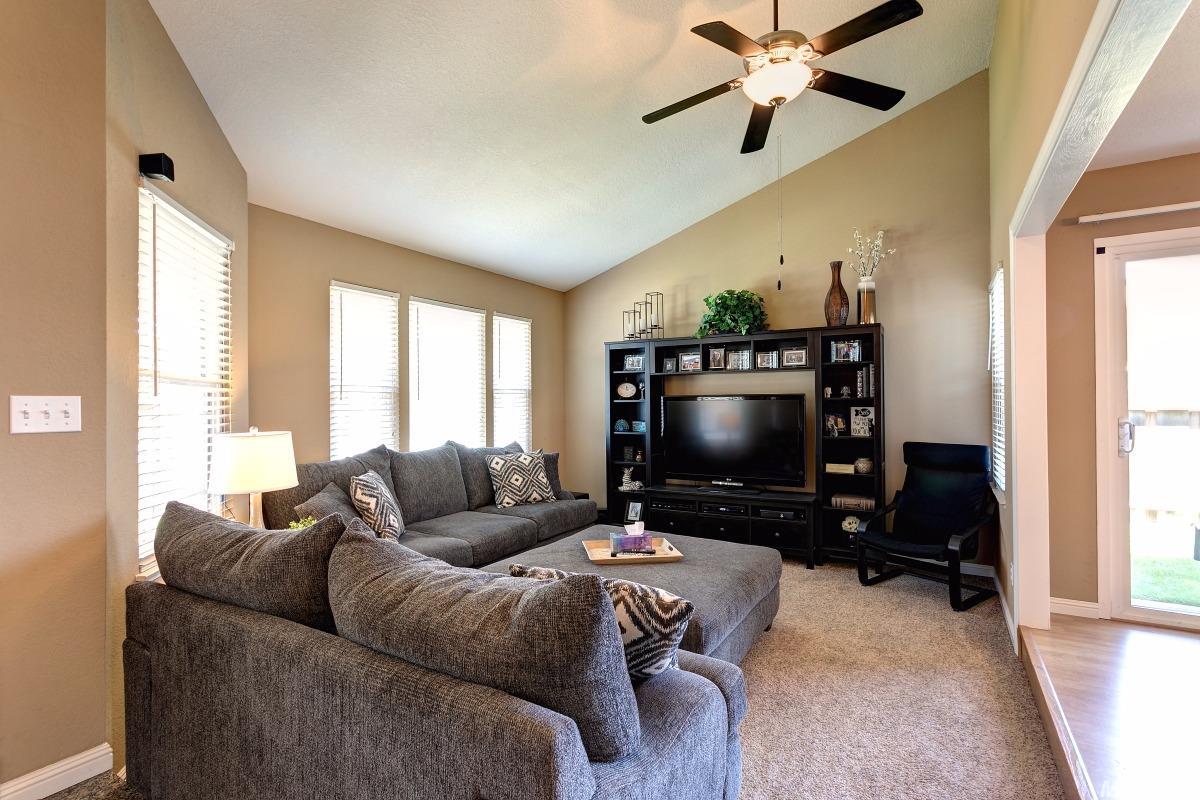 200 Renown Dr, Tracy, CA 95376 photo 3