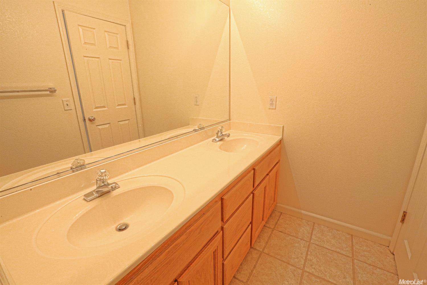516 Dimensions St, Modesto, CA 95356 photo 6