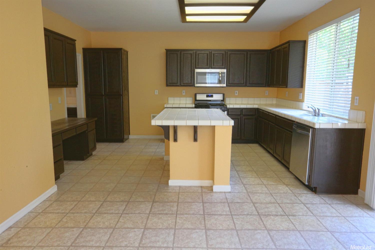 516 Dimensions St, Modesto, CA 95356 photo 4