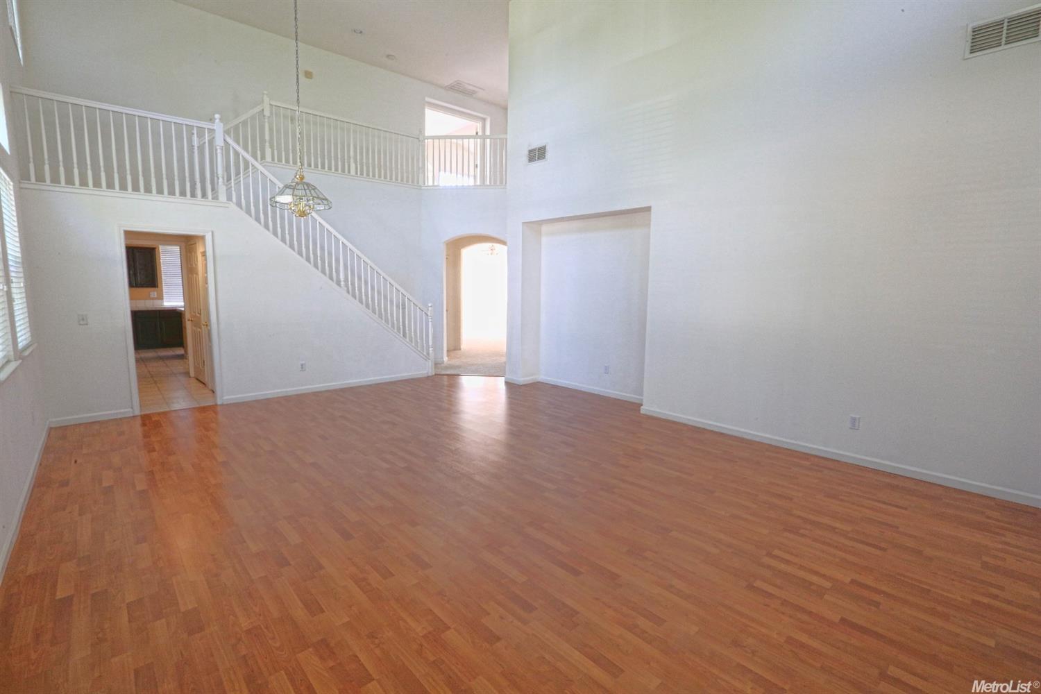 516 Dimensions St, Modesto, CA 95356 photo 2