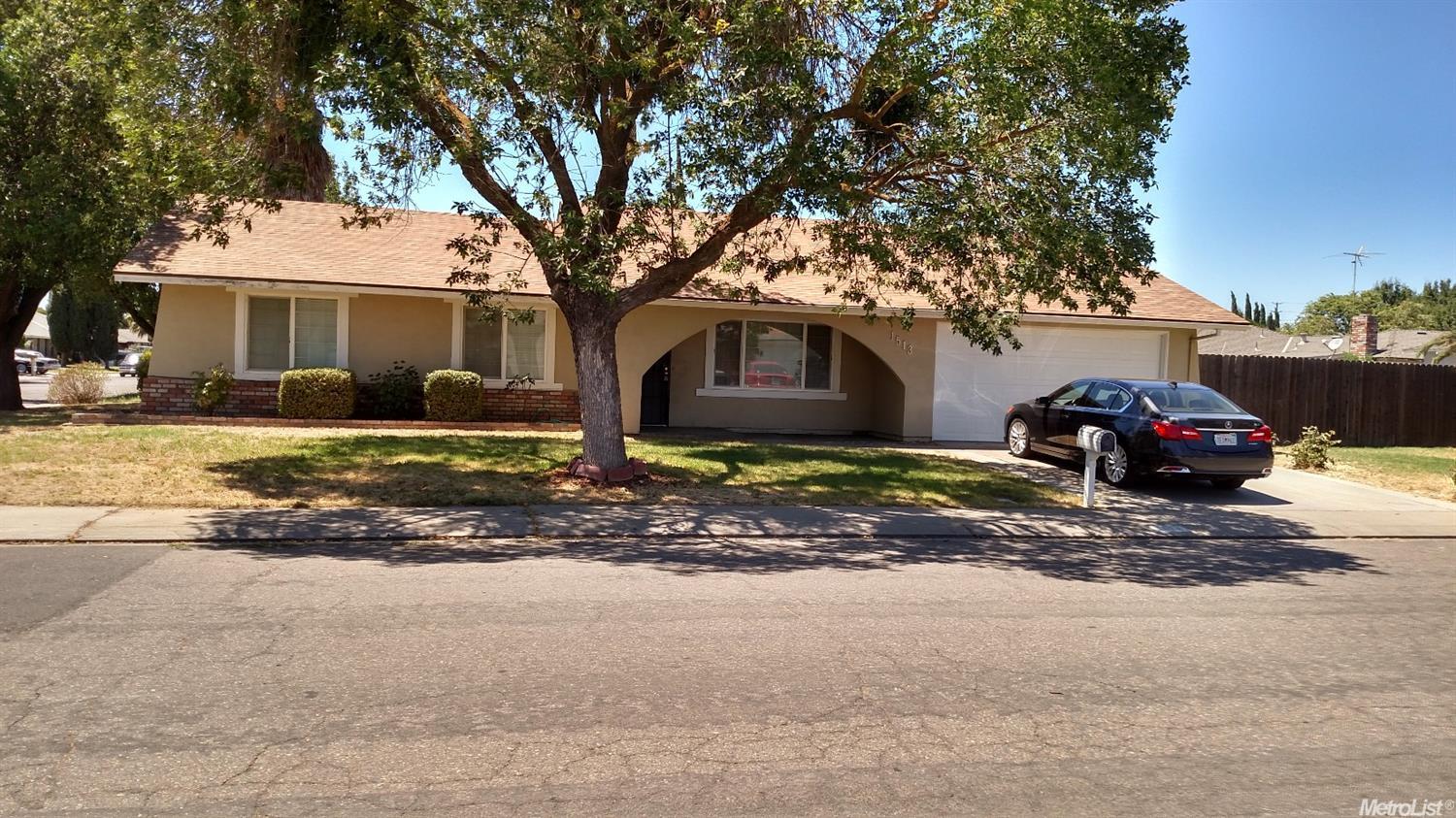 1513 Pepper Tree Ln, Modesto, CA 95355 photo 1
