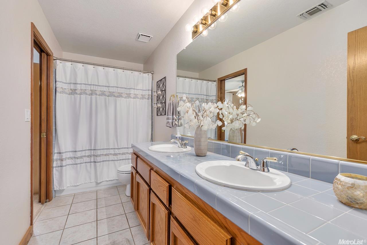 5704 Bluffs Dr, Rocklin, CA 95765 photo 17