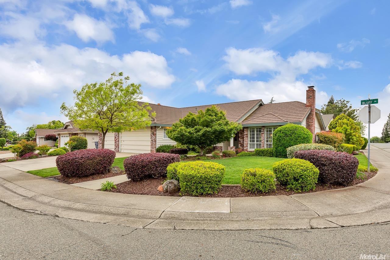 5704 Bluffs Dr, Rocklin, CA 95765 photo 1