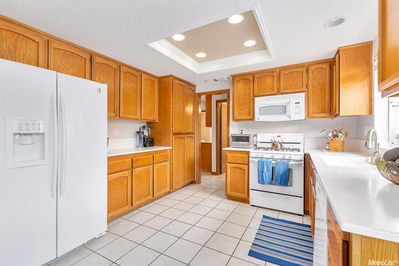 5704 Bluffs Dr, Rocklin, CA 95765 photo 9