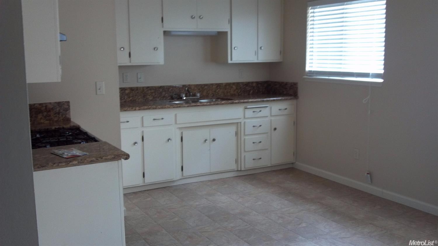 501 Comstock Ct, Modesto, CA 95351 photo 2