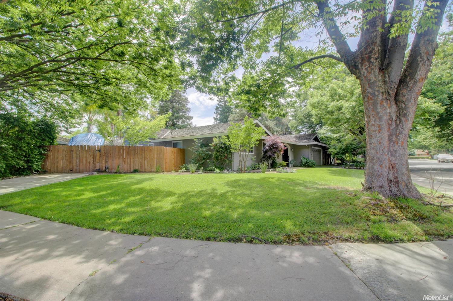 1012 Bristol Ln, Modesto, CA 95350 photo 2