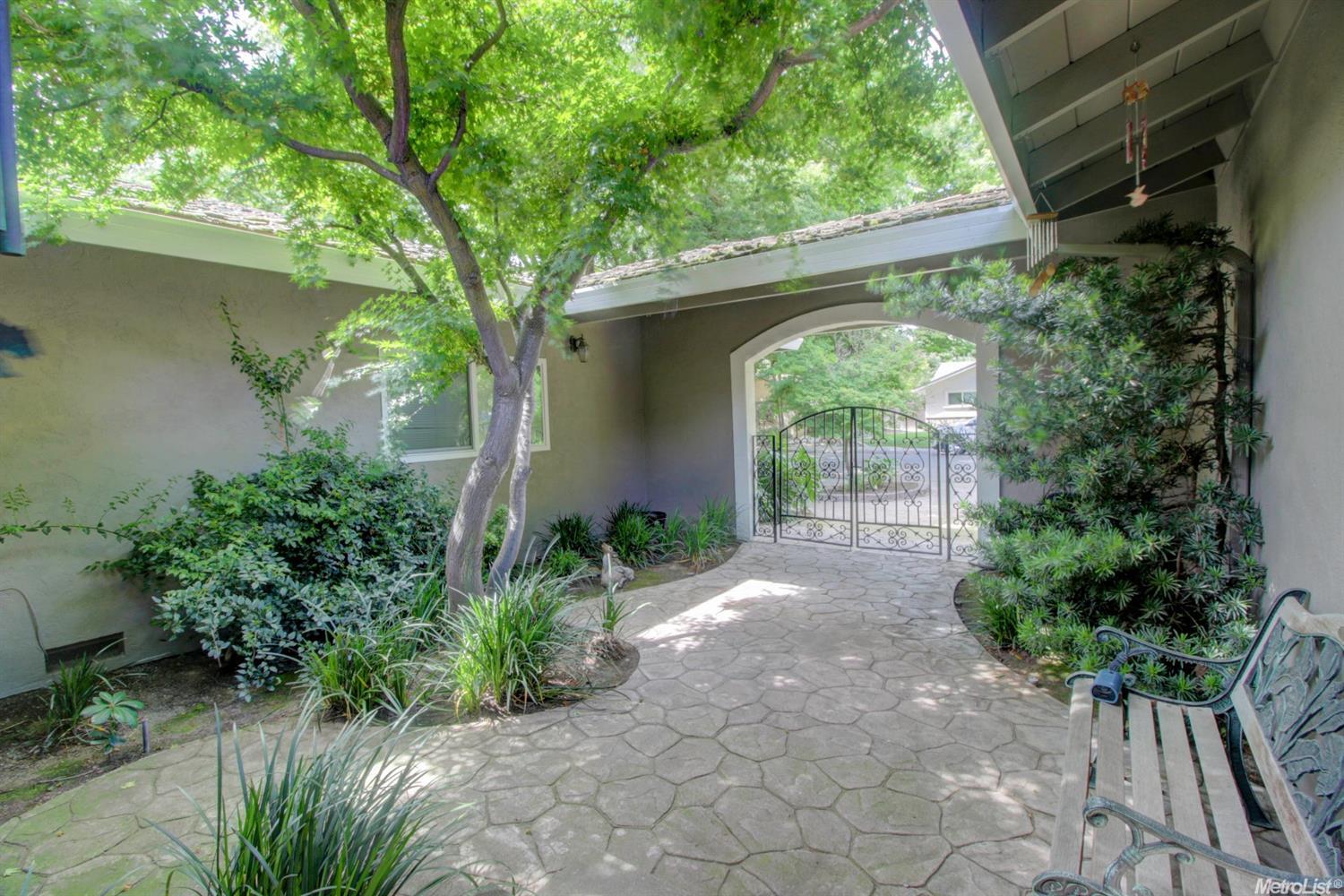 1012 Bristol Ln, Modesto, CA 95350 photo 4