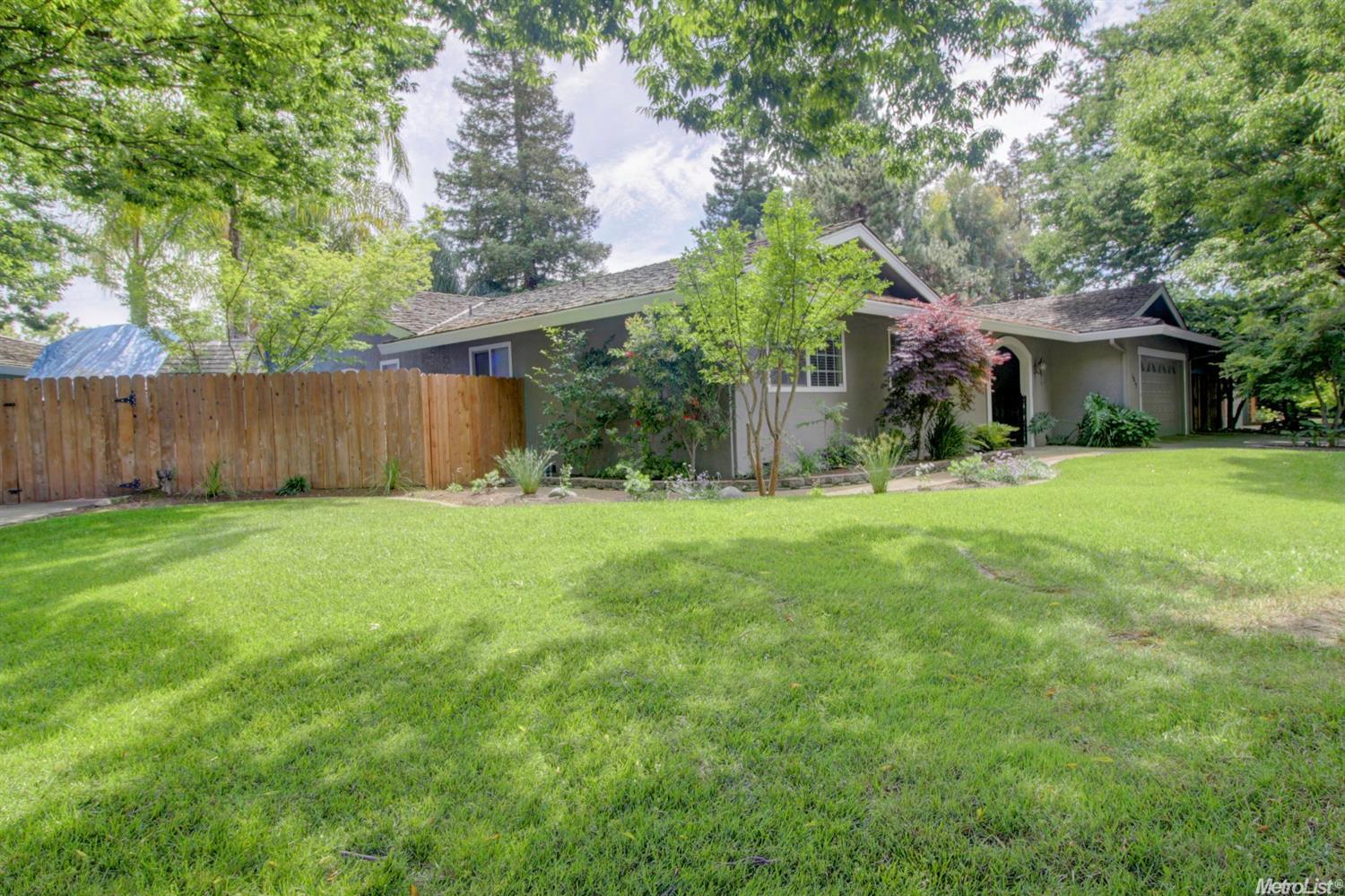 1012 Bristol Ln, Modesto, CA 95350 photo 3