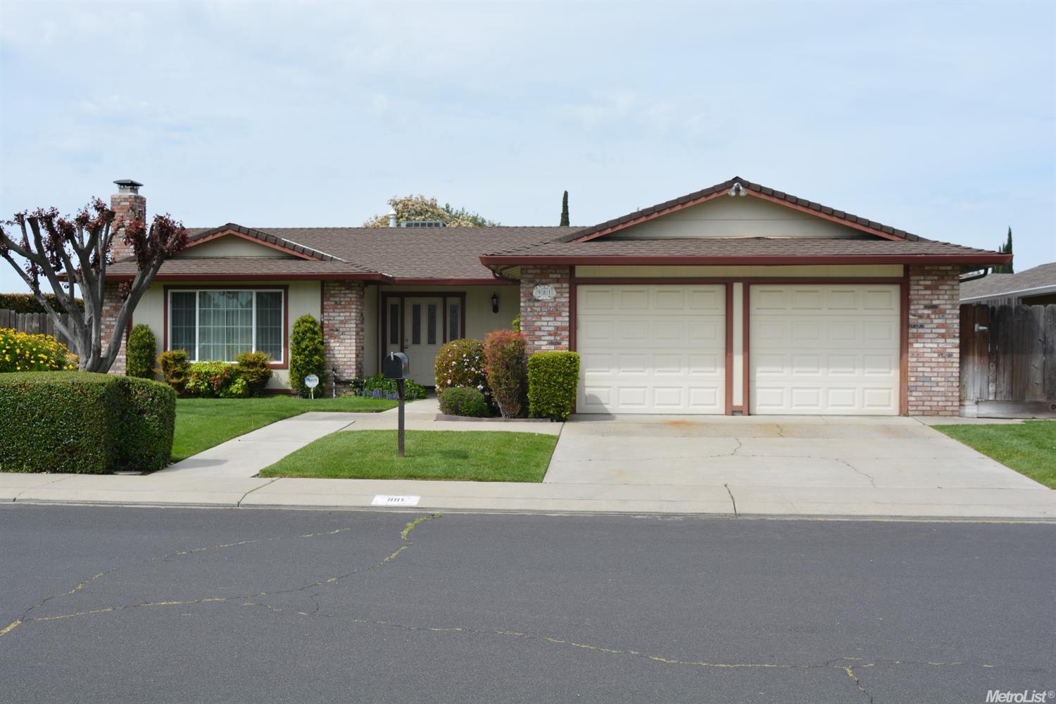 981 Carson Ave, Manteca, CA 95337 photo 1
