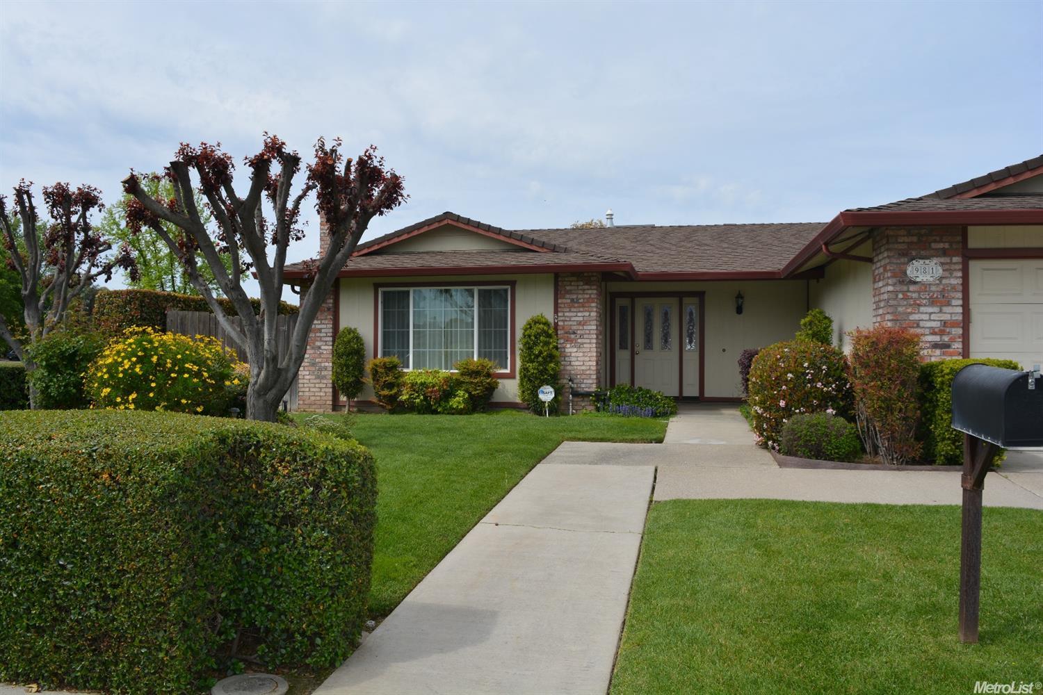 981 Carson Ave, Manteca, CA 95337 photo 2