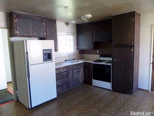 1325 Aurora St, Modesto, CA 95351 photo 2
