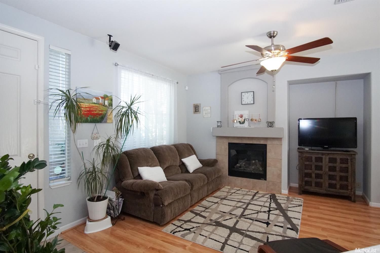 8328 White Spruce Dr, Antelope, CA 95843 photo 4