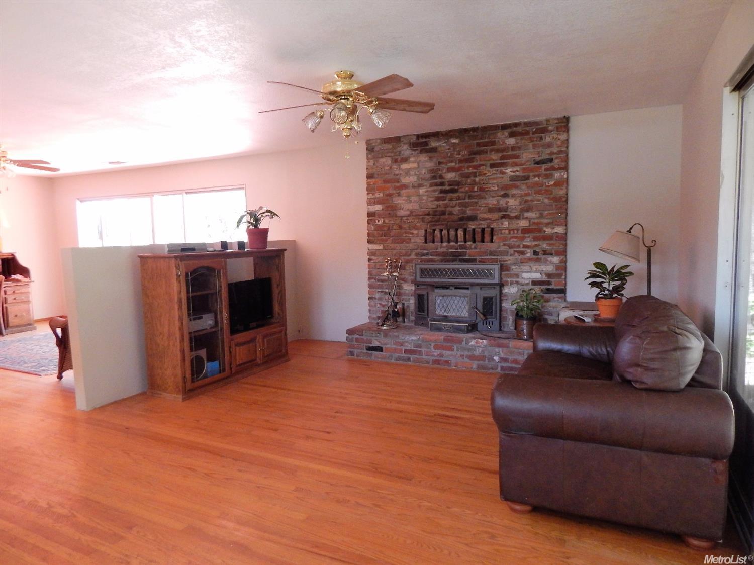 1097 Aaron Cool Dr, Cool, CA 95614 photo 3
