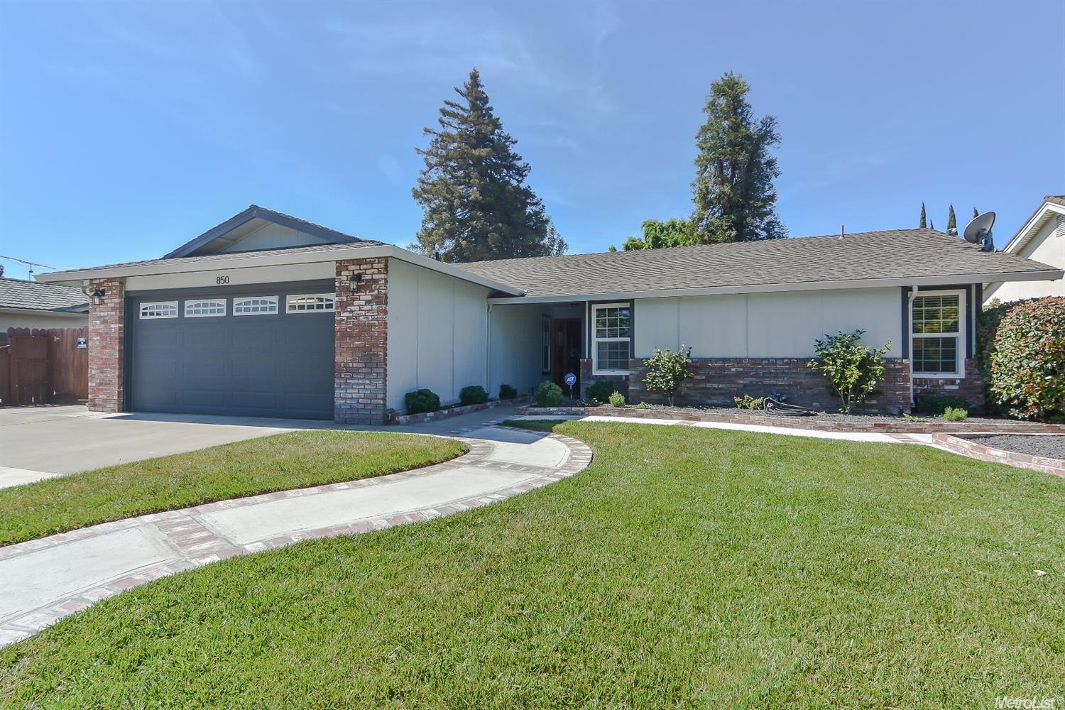 850 Cypress St, Manteca, CA 95336 photo 2