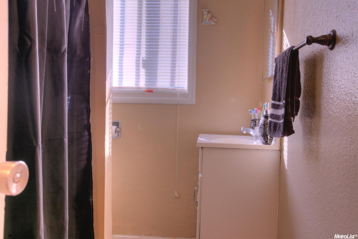 227 Vine St, Modesto, CA 95351 photo 19