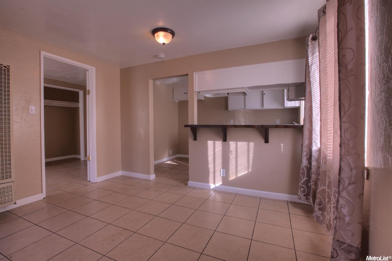 227 Vine St, Modesto, CA 95351 photo 2