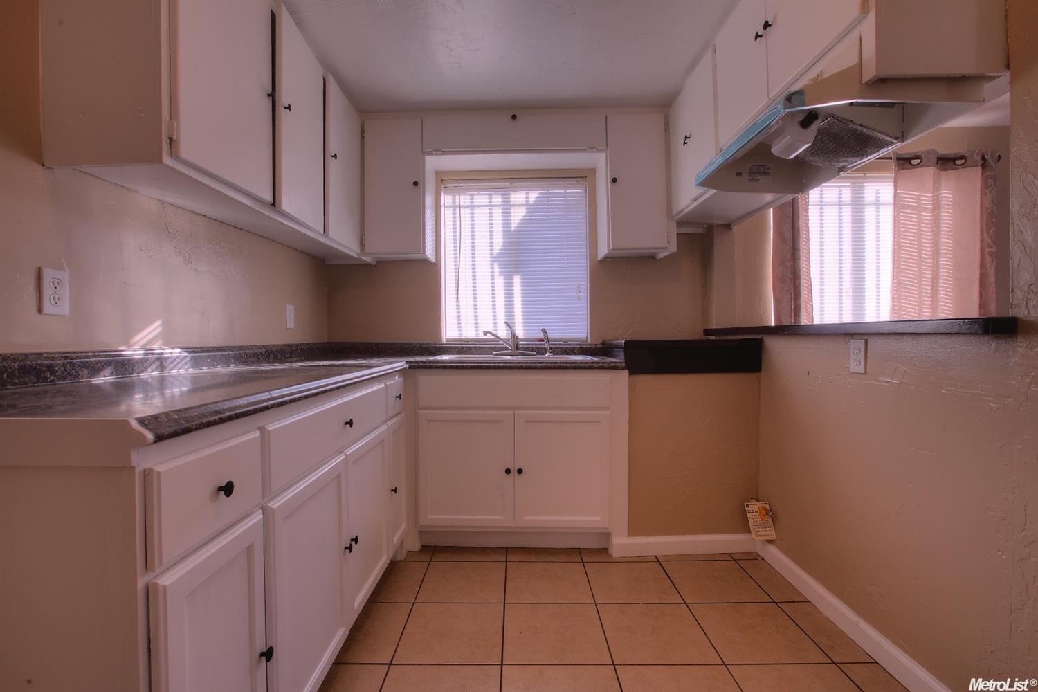 227 Vine St, Modesto, CA 95351 photo 4