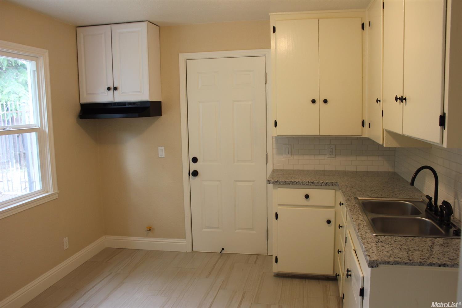 119 Locust St, Modesto, CA 95351 photo 2