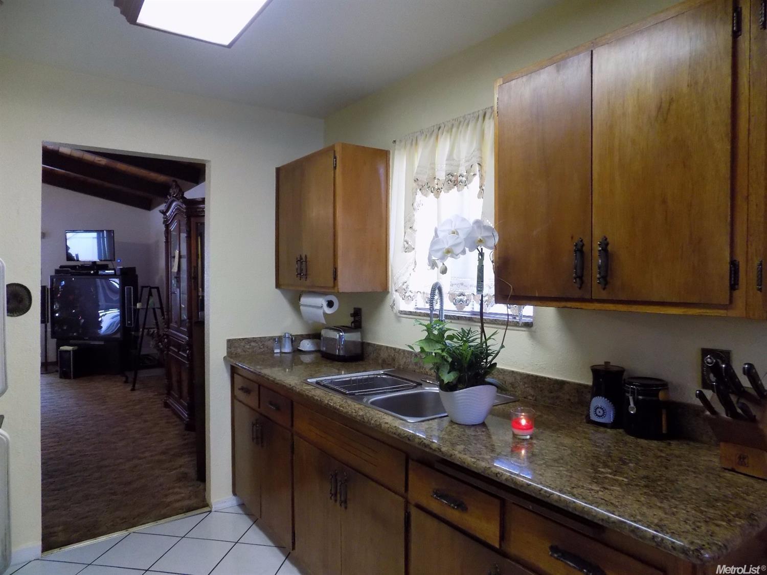 106 E 20th St, Tracy, CA 95376 photo 15