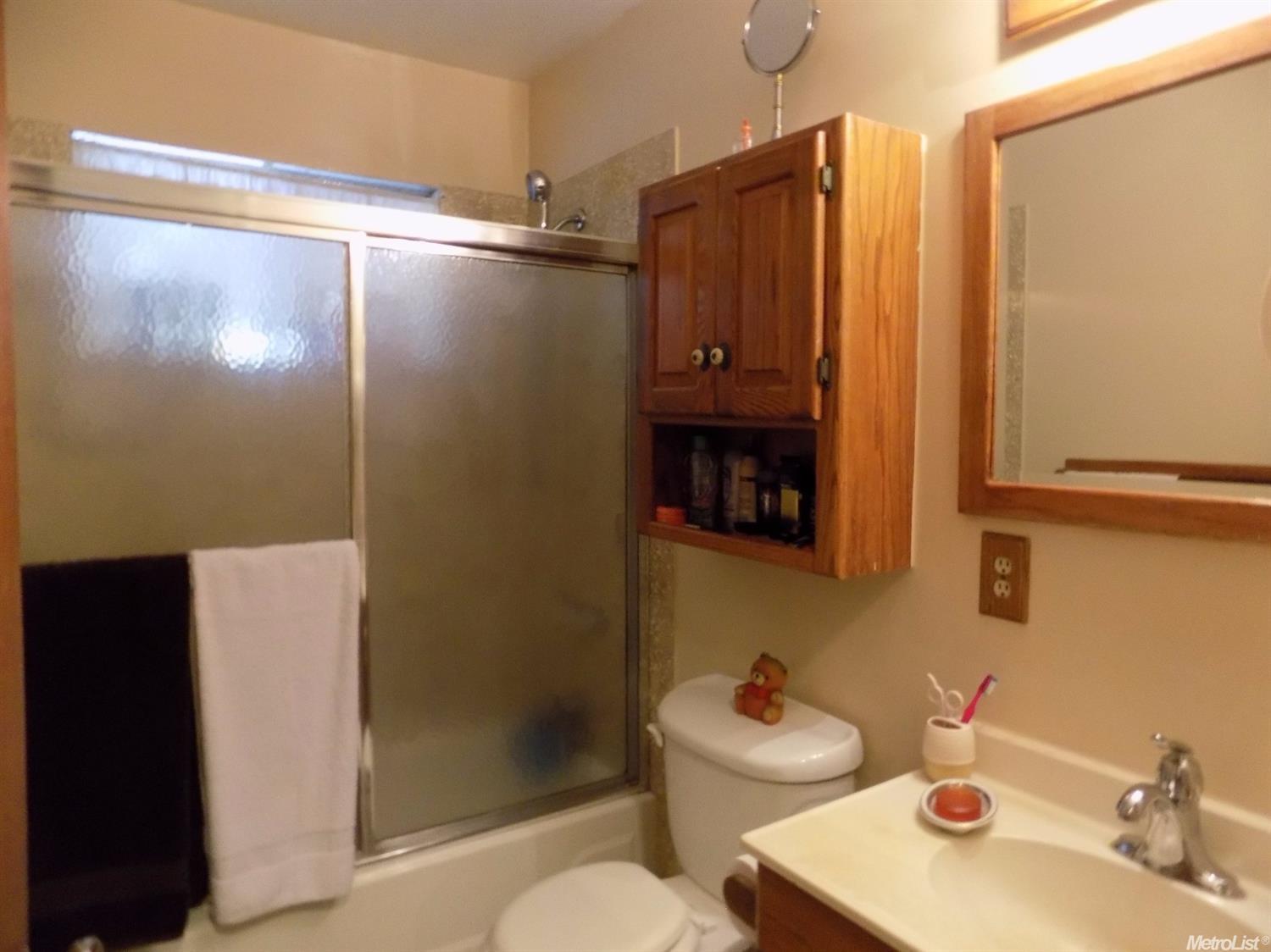 106 E 20th St, Tracy, CA 95376 photo 12