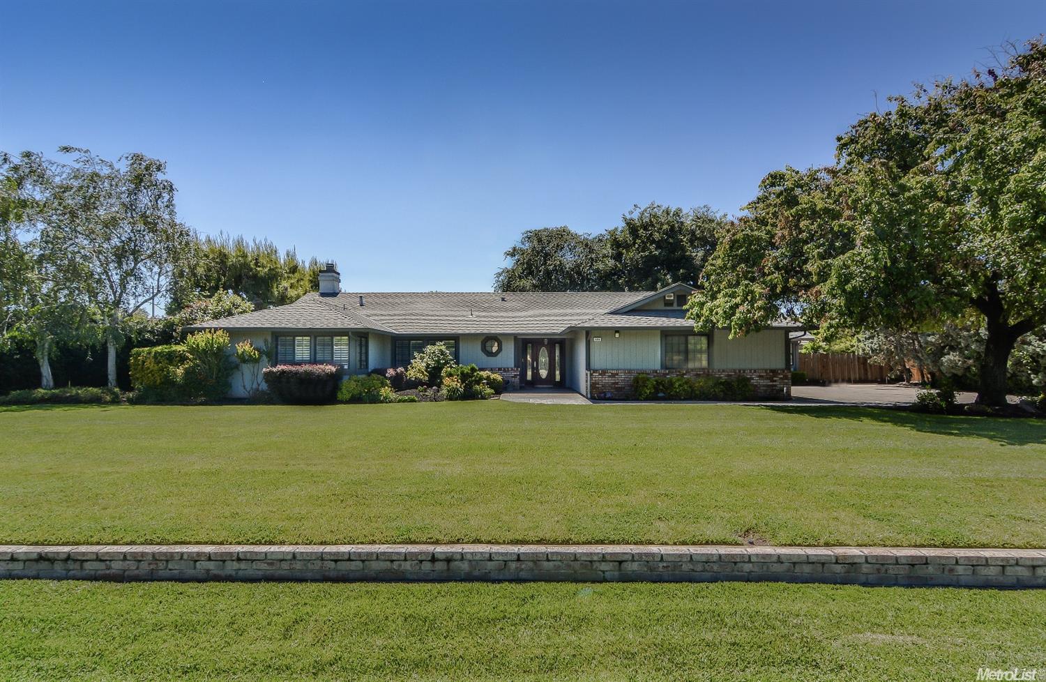 535 Foxfire Dr, Manteca, CA 95337 photo 1