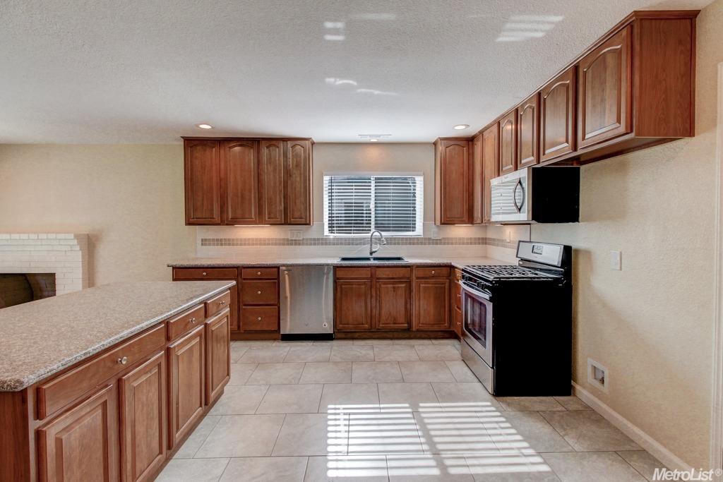 216 Ribier, Modesto, CA 95350 photo 8