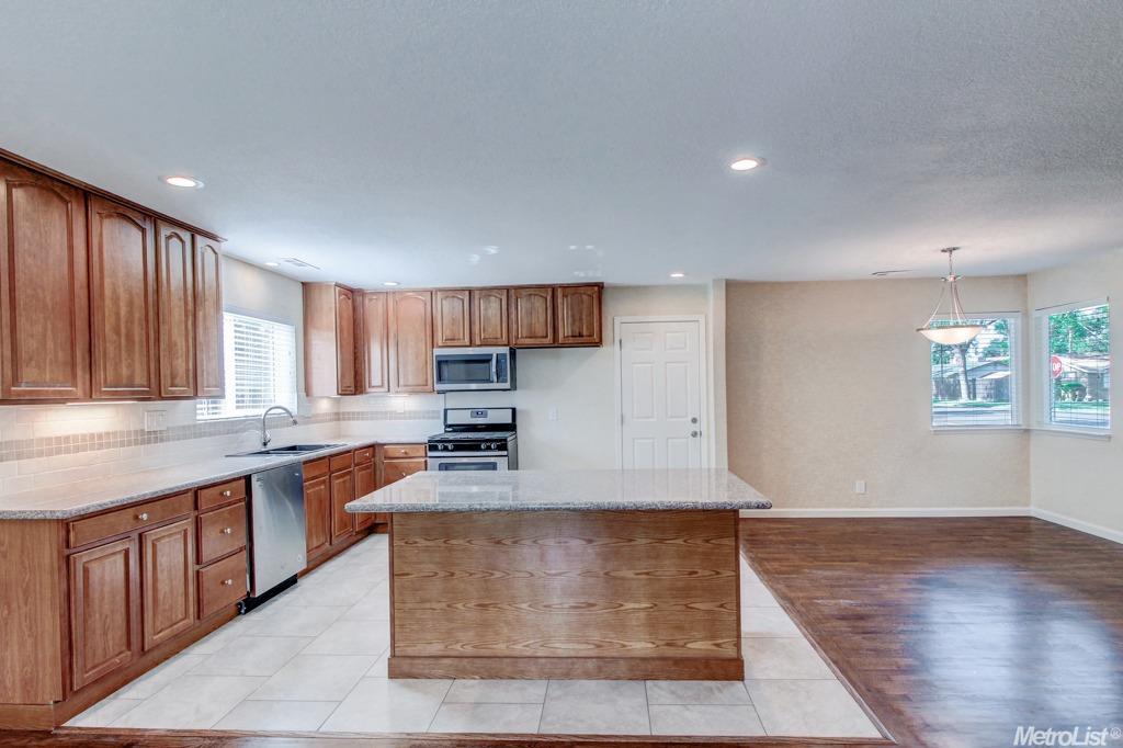 216 Ribier, Modesto, CA 95350 photo 7