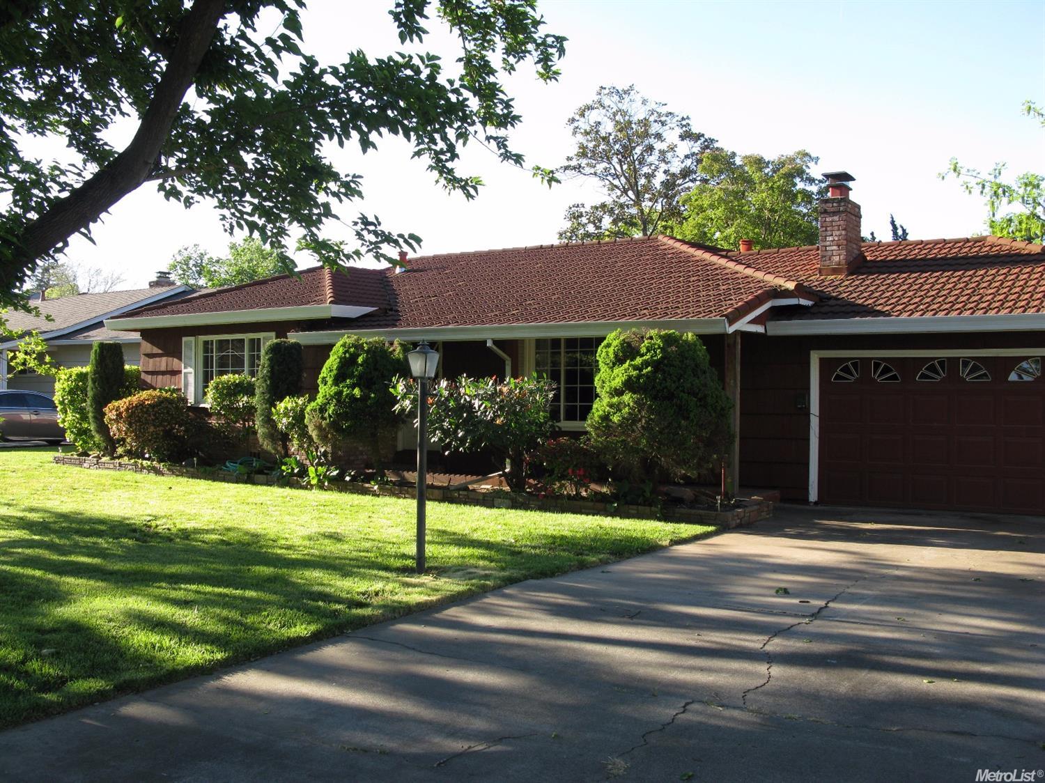 4760 Loch Lomond Dr, Carmichael, CA 95608 photo 2