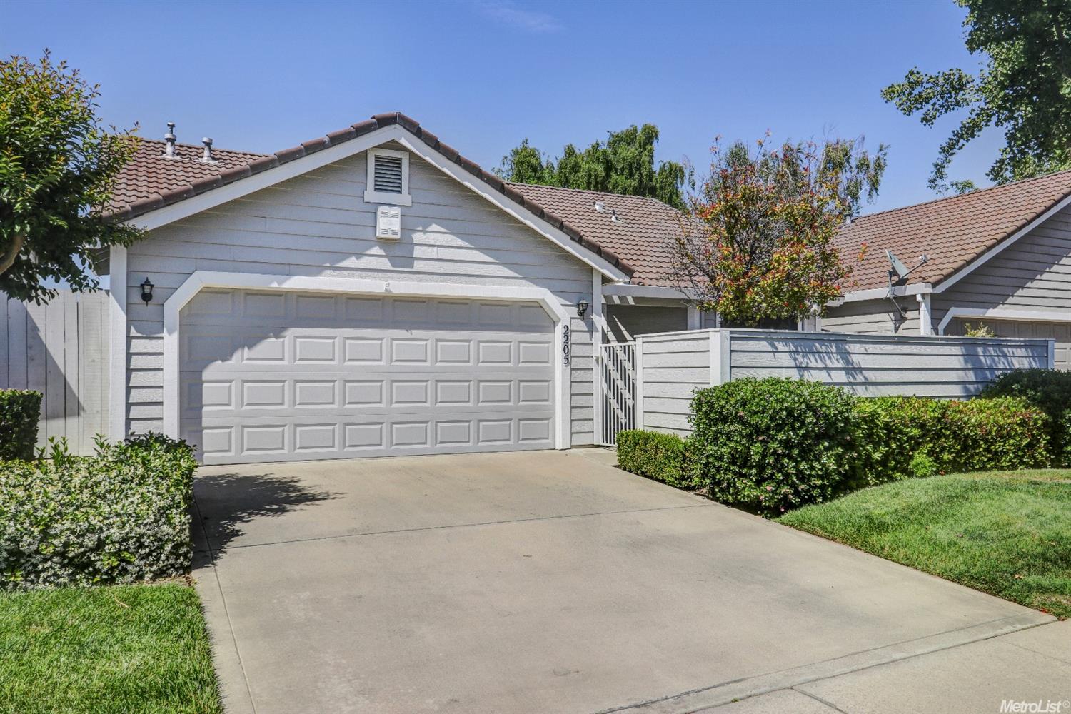 2205 Camborne Dr, Modesto, CA 95356 photo 2