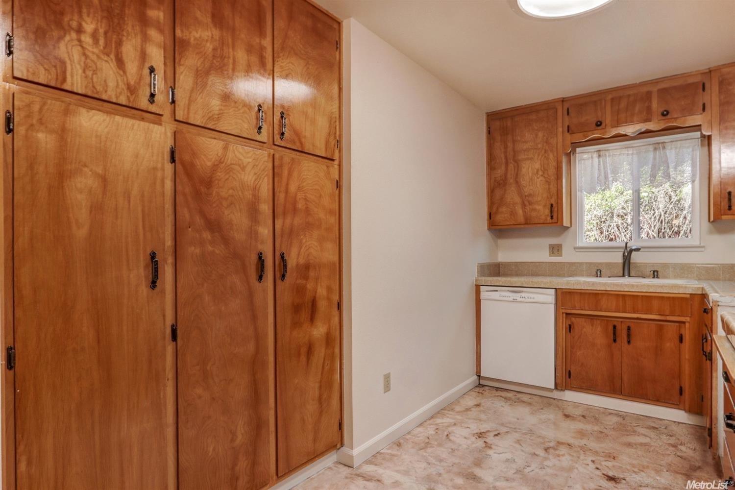 724 Larmuseau Ln, Modesto, CA 95351 photo 9