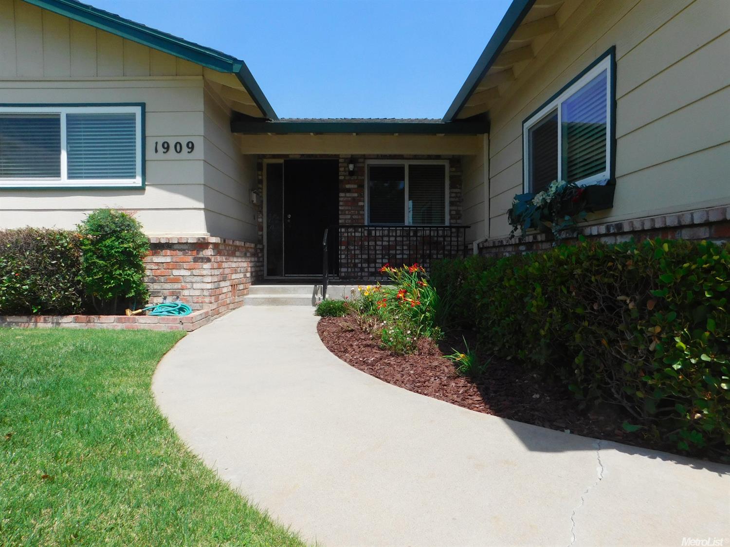 1909 Kruger Dr, Modesto, CA 95355 photo 2