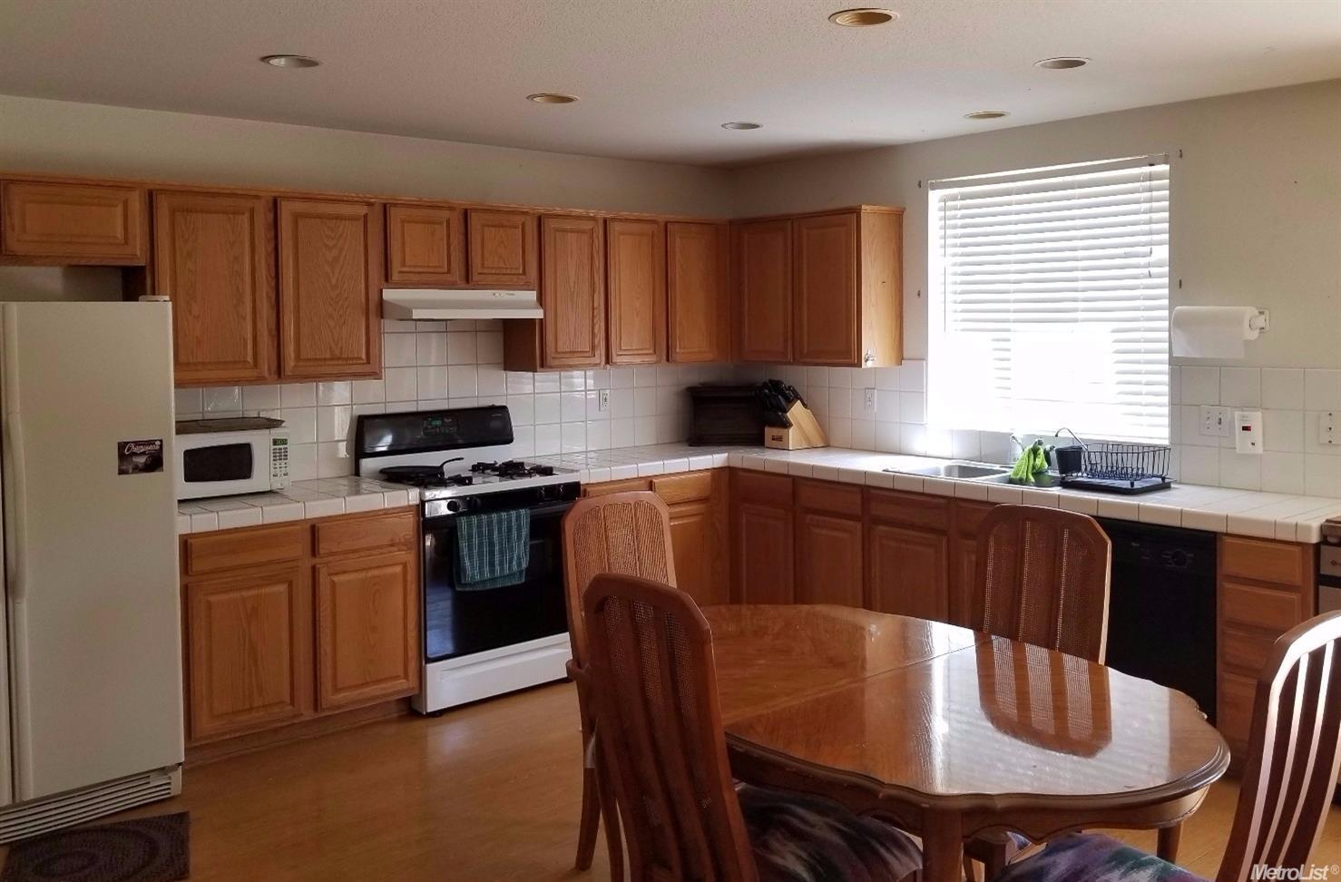 1122 James Burke Ave, Patterson, CA 95363 photo 2