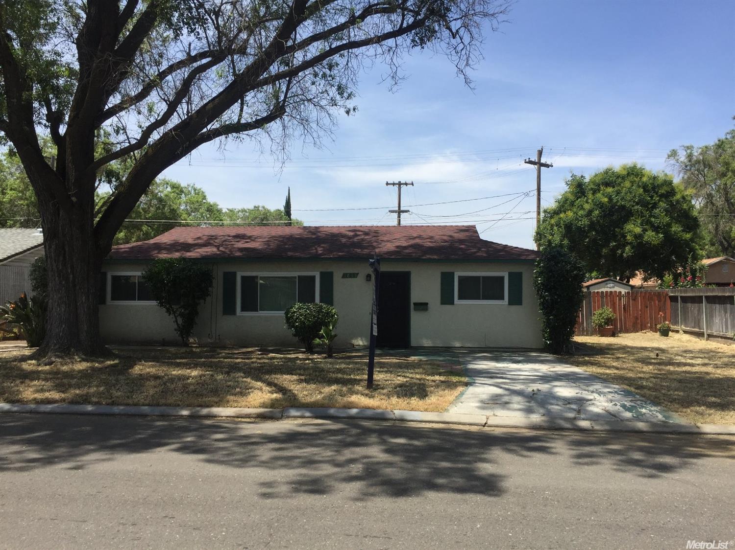 1813 Elmhurst Dr, Modesto, CA 95350 photo 1