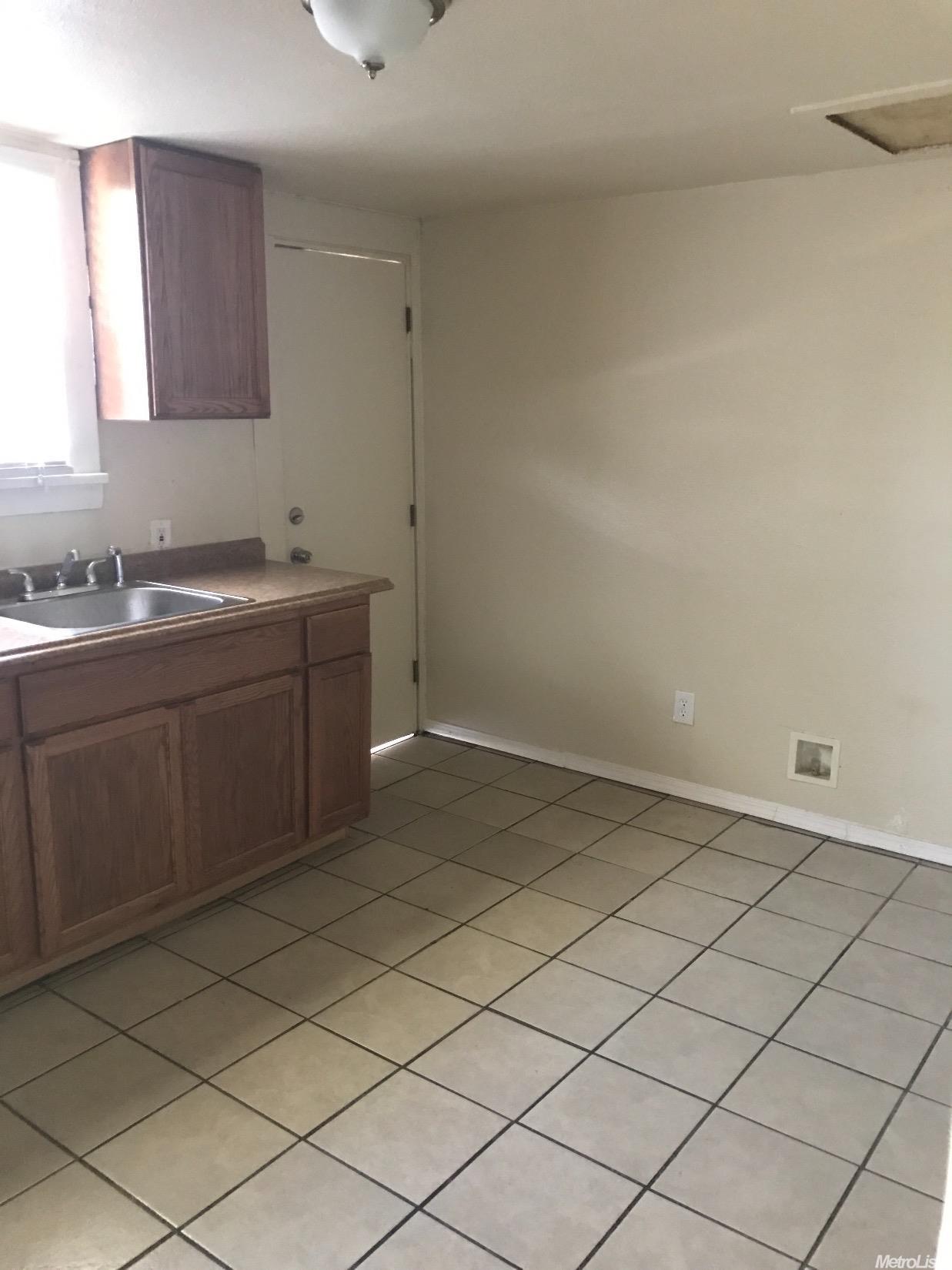 340 E Walnut St, Lodi, CA 95240 photo 16