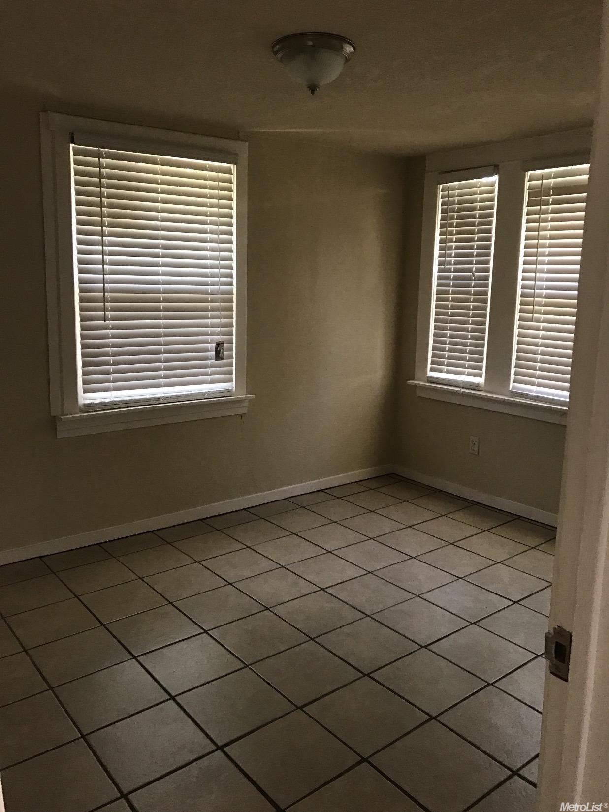340 E Walnut St, Lodi, CA 95240 photo 12
