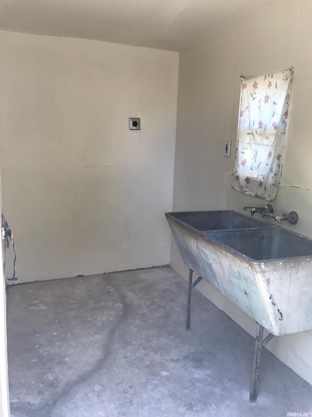 340 E Walnut St, Lodi, CA 95240 photo 9