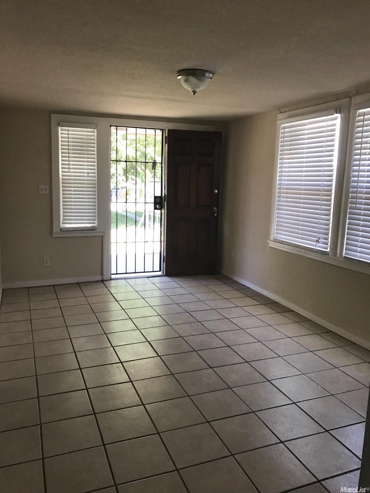 340 E Walnut St, Lodi, CA 95240 photo 11