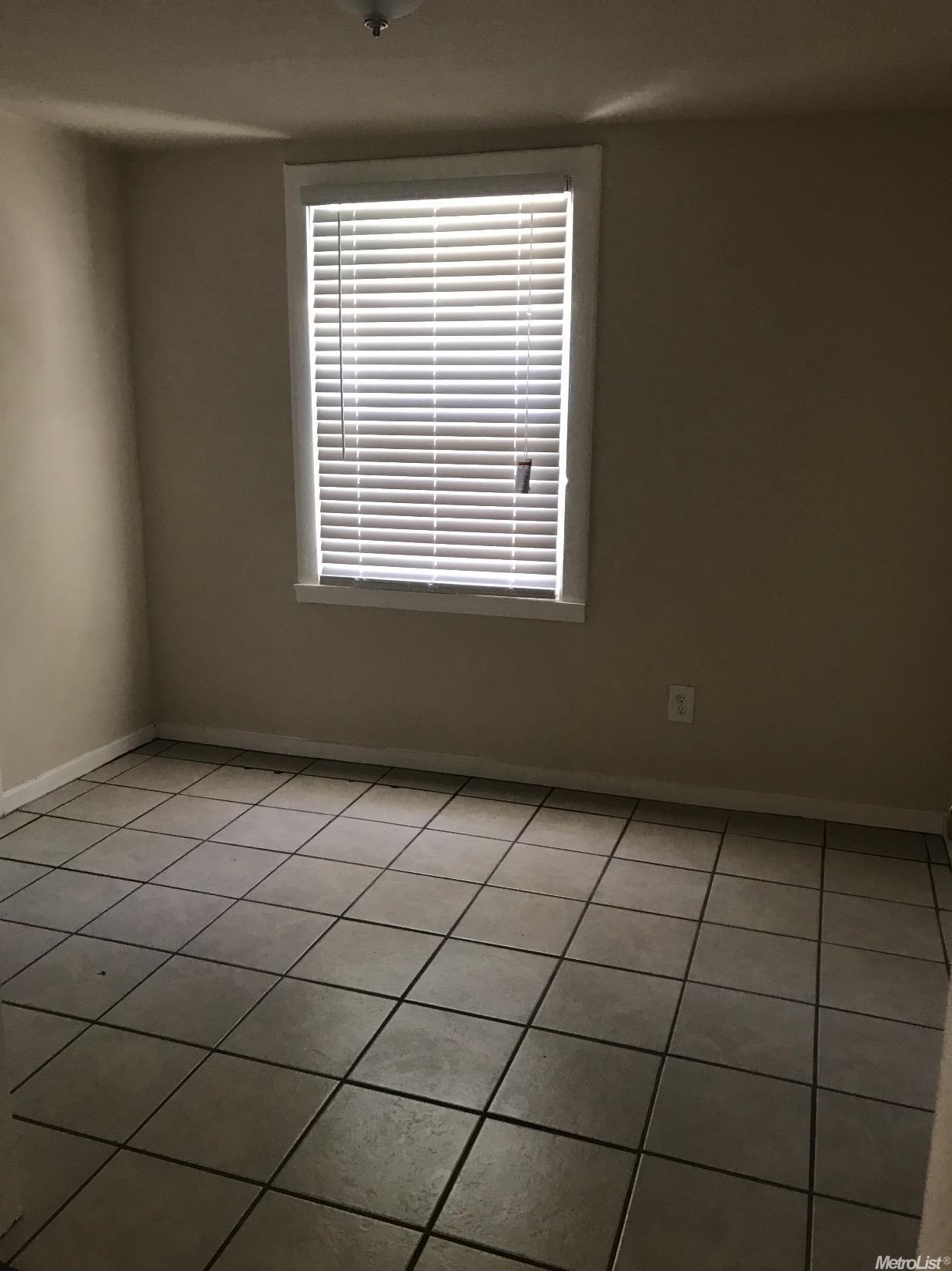 340 E Walnut St, Lodi, CA 95240 photo 13