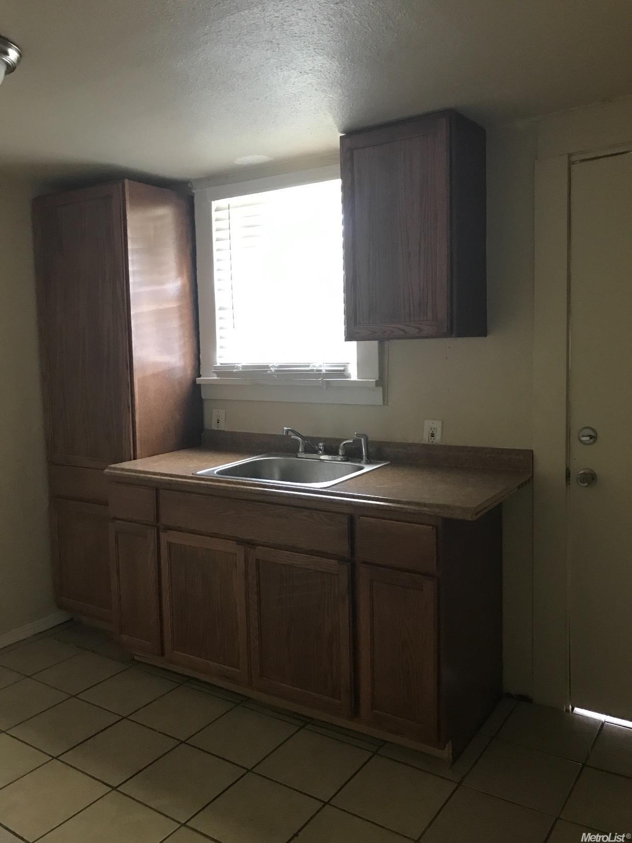 340 E Walnut St, Lodi, CA 95240 photo 17